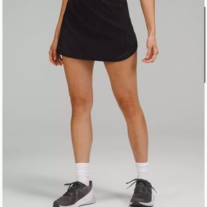 Lululemon Hotty Totty skirt.